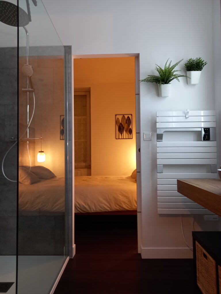 vue de la chambre de la salle d'eau